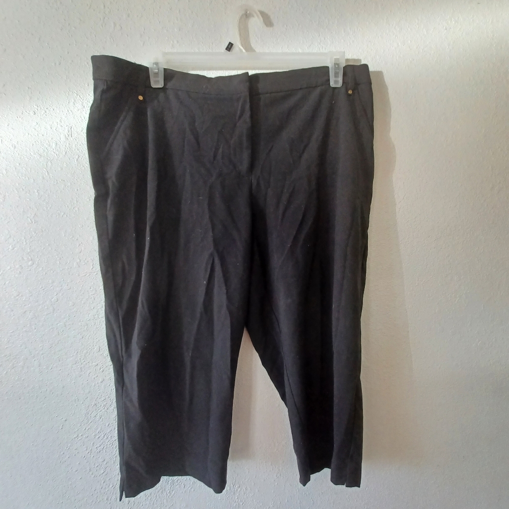 Black slacks capri pants size 18 by Briggs New York